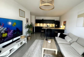 Superbe Appart 2ch, clim, terrasse, pkg, wifi, tv